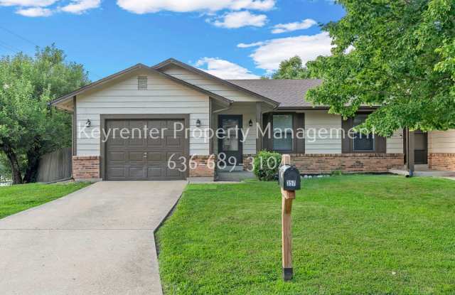 Spacious 2-Bedroom Duplex with Finished Walkout Lower Level photos photos