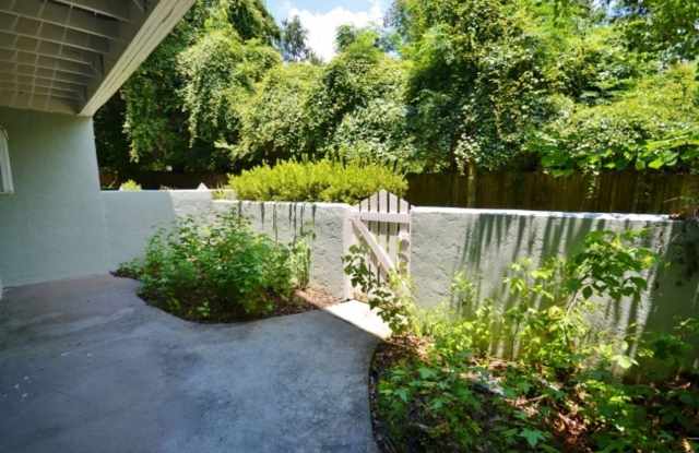 2 Bd/2.5 Ba near UF- 1247 sq/ft Home for rent photos photos