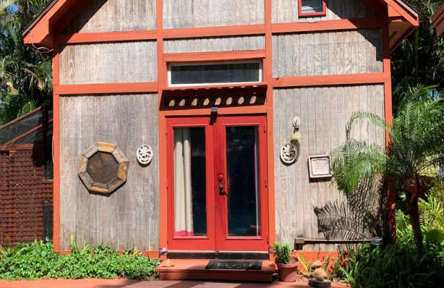 Beautifully Updated Clearwater Cottage Home in a Prime Location Near Beaches & Shopping photos photos