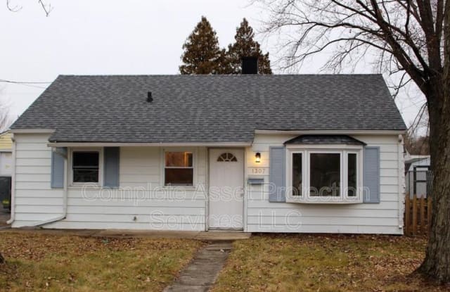 1307 Elm Street - 1307 Elm Street, Valparaiso, IN 46383