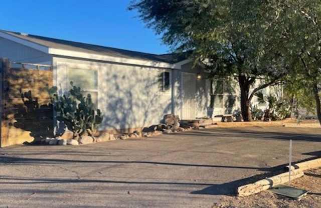 3-bedroom 2.5-bathroom home with RV space in Littlefield AZ - 942 North Joshua Tree Avenue, Beaver Dam, AZ 86432