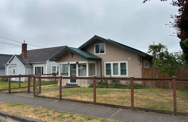 Spacious 3-Bedroom Craftsman Home with Solar Savings and Fully Fenced Yard photos photos
