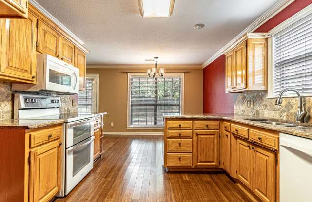 Classic Brick Home in Fayetteville! Gallery 3