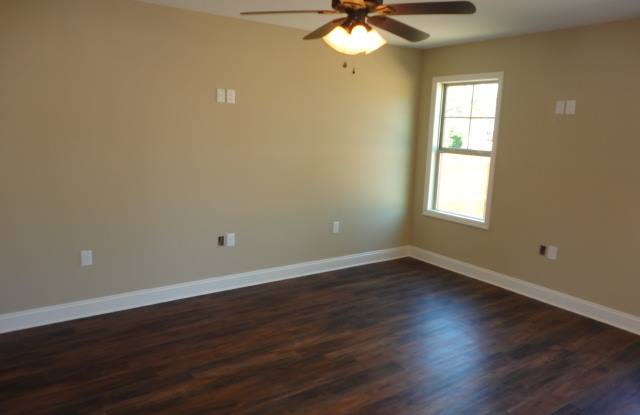 Charming 3-Bedroom Home with Fenced Backyard & Community Playground Gallery 4