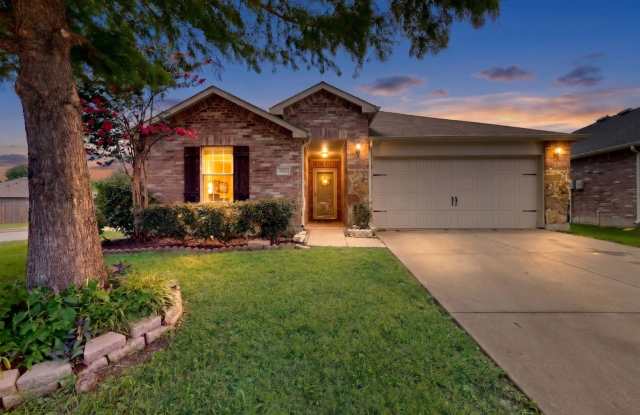 Beautiful 3-Bedroom Home in Spring Creek | Royse City ISD | Pet Friendly photos photos