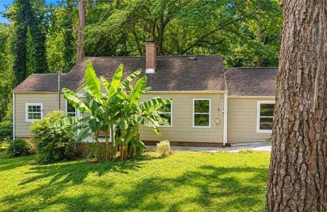 3053 Memorial Drive SE Gallery 1
