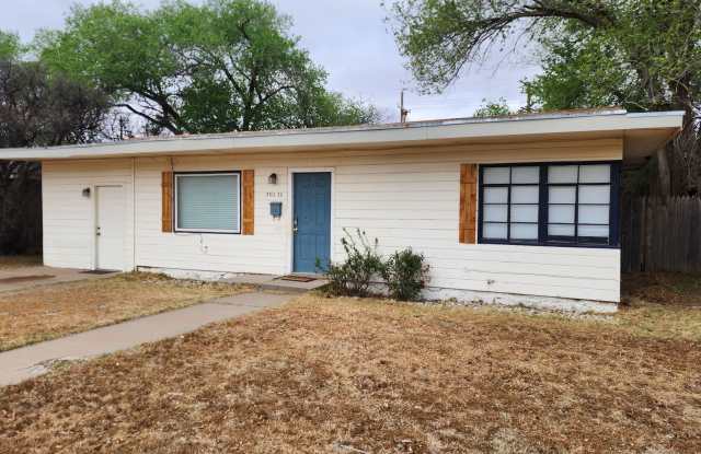 3/1 NOW LEASING photos photos