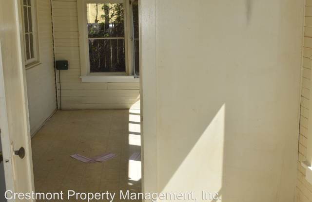 1660 Emerald St. Gallery 3