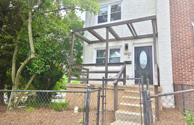 Beautiful 3 BR/2.5 BA Semi-Detached Home in Riggs Park! photos photos