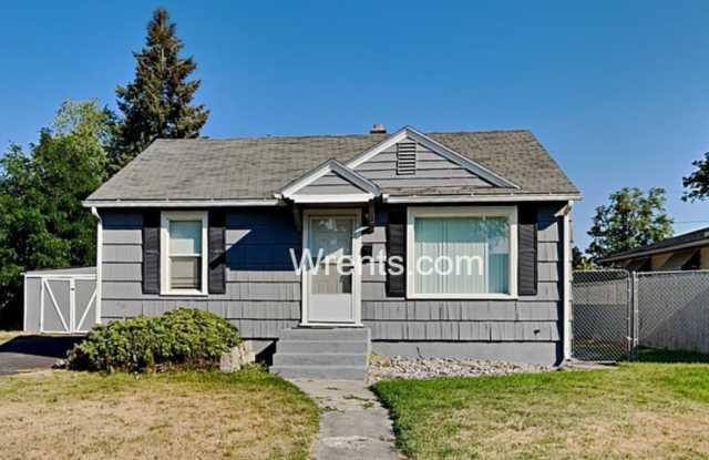 Charming 3 Bedroom Home with Detached Garage – Available Soon! photos photos