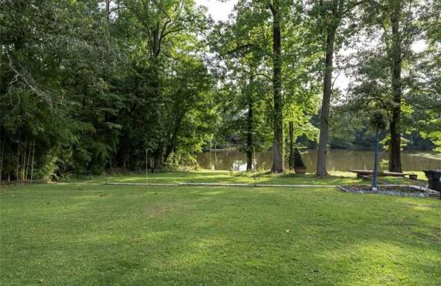 2560 Piney Wood Lane Gallery 2