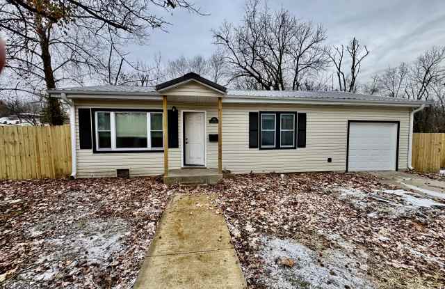 505 N Chapman Ave - 505 North Chapman Avenue, Mountain Grove, MO 65711