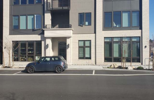 1305 Larrabee Avenue Gallery 3
