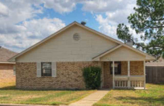 3 bed/2 bath home walking distance to Wolf Pen Creek Park! photos photos