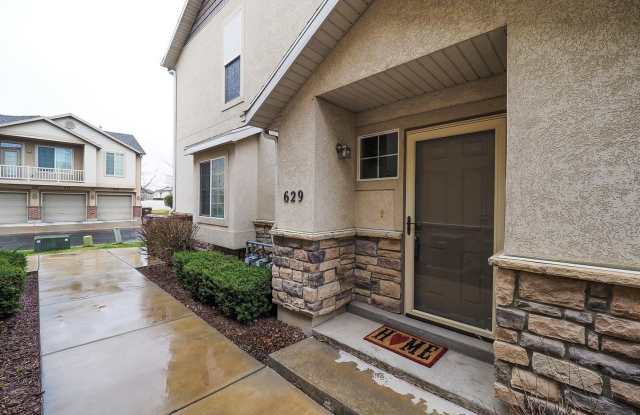 Beautifully Updated Foxboro Townhome – Steps from Nature Trails photos photos