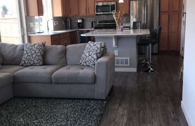 Newer 5 bed 3.5 bath home in the Meadows Gallery 3