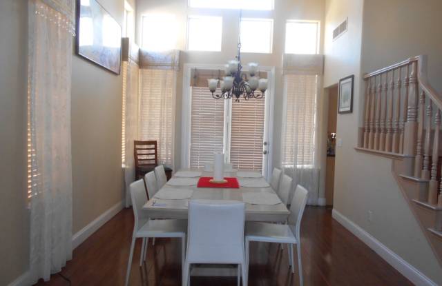 Desert Shore Beautiful 4 Bedroom Home! Gallery 3