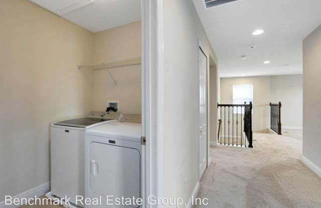 10954 Inside Loop Gallery 2