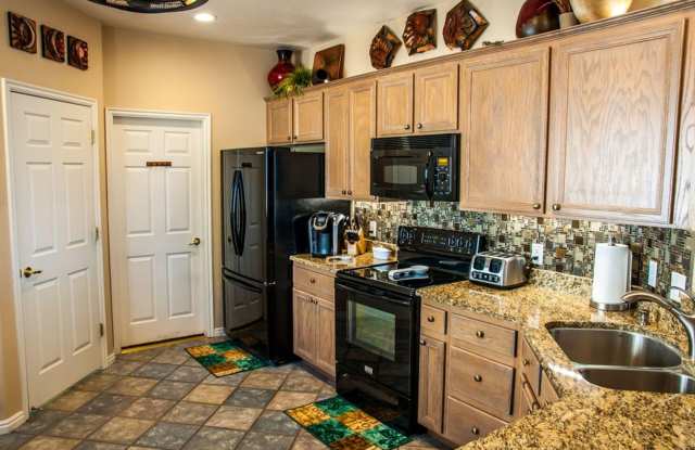 Spacious Two Bedroom home in Sunriver- Lots of Amenities! Gallery 3
