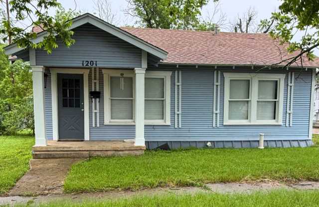 Charming 2-bedroom, 1-bath home photos photos