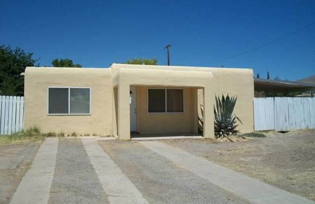 3 bedroom 1 Bath - 717 Arnold Lane, Alamogordo, NM 88310
