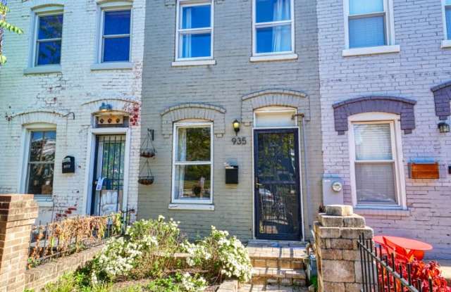 Two-level townhome in the exciting H Street Corridor neighborhood! photos photos