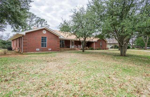 2207 Houston Place - 2207 Houston Place, Denton, TX 76201