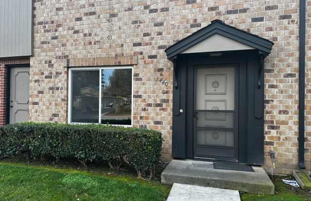 Sharp and spacious 3 bedroom, 2.5 bathroom townhouse in desirable Willowbrook community! photos photos
