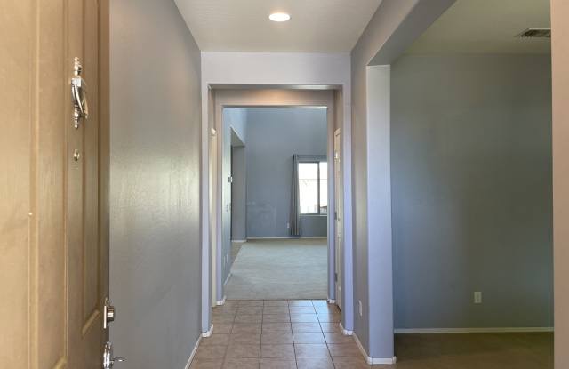 17560 W Lilac St Gallery 4