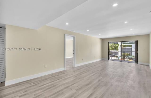 9124 Collins Ave Gallery 4