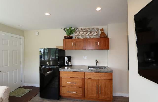 2464 Gardenia Street photos photos