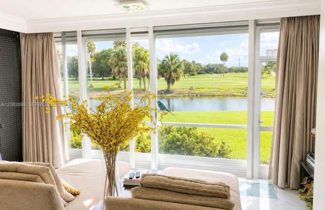 555 Oaks Lane 107, Pompano Beach, FL 33069 Gallery 3
