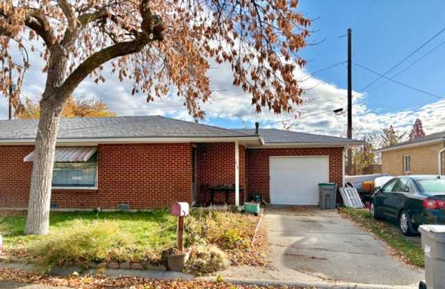 Charming Brick Duplex in Quiet Boise Neighborhood - 1619 Olympia Drive, Boise, ID 83705