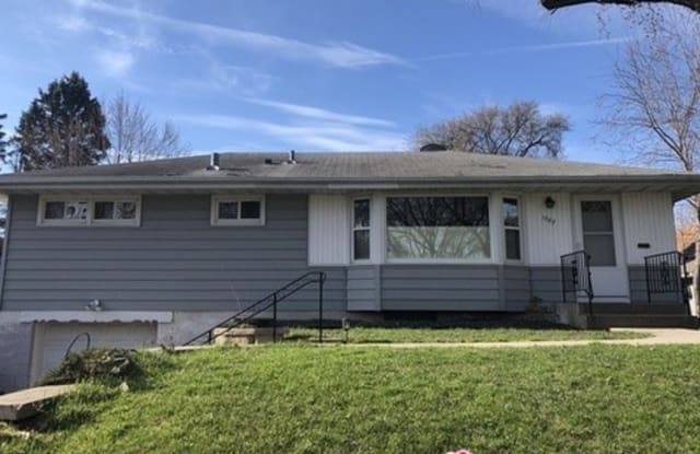 1707 W 89th St - 1707 West 89th Street, Bloomington, MN 55431