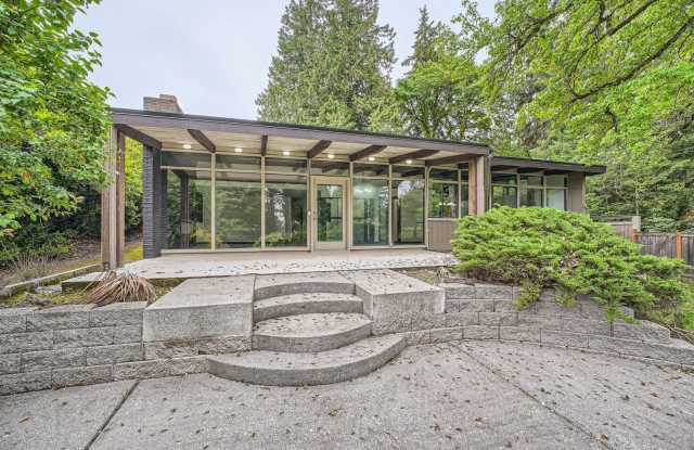 4Bd/3.5Ba Medina House - 2851 Evergreen Point Road, Medina, WA 98039