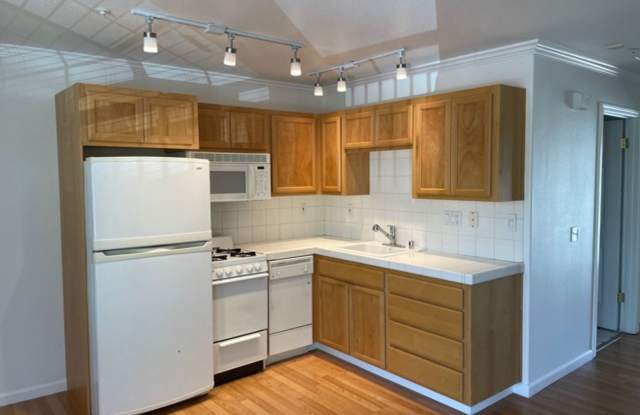 1 Bed/1 Bath Upstairs Apartment in Gated SR Complex. photos photos