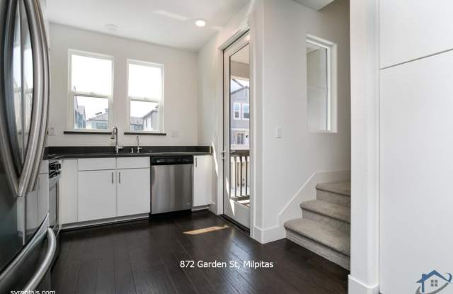 872 Garden ST Gallery 4