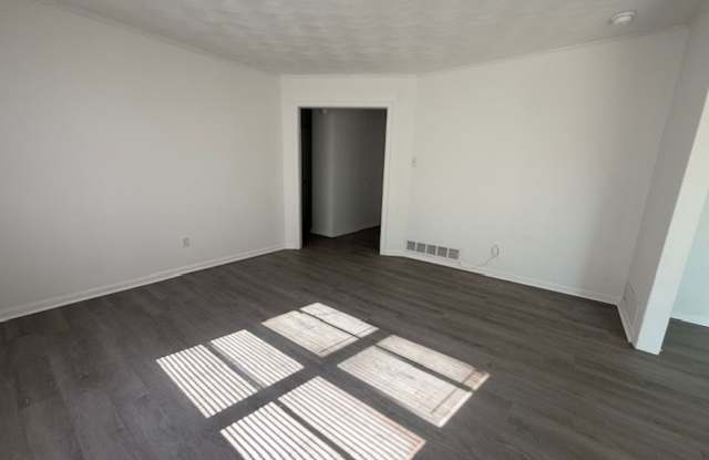 2141 GLENDALE Gallery 4
