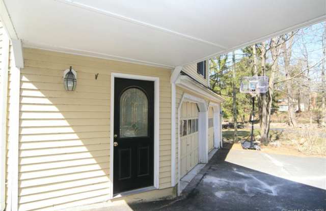 225 Peaceable Street Gallery 2