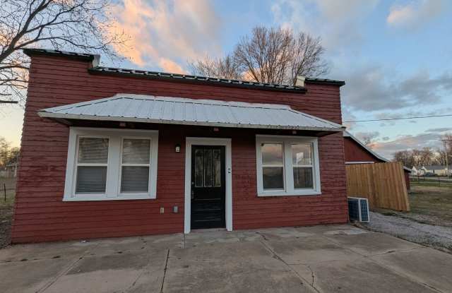 2 Bedroom Available - 410 E 6th, Lamar MO Gallery 1