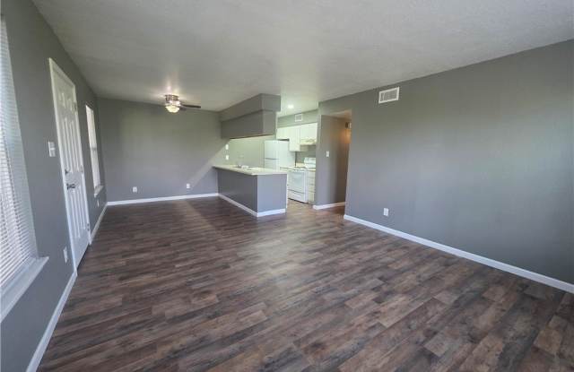 659 Redwood Avenue Gallery 2