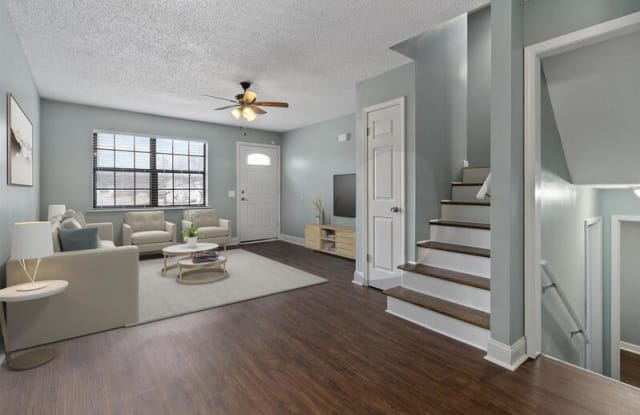 618 E Johnston St - 618 East Johnston Street, Olathe, KS 66061