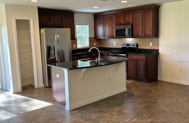 2802 BIRCHCREEK Drive Gallery 3
