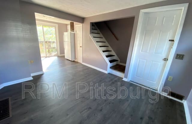 1056 Cleveland Ave - 1056 Cleveland Avenue, Brackenridge, PA 15014