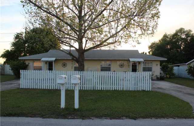 Great 2/1 duplex unit with large yard. Call Josh for showings 407-952-0608 photos photos