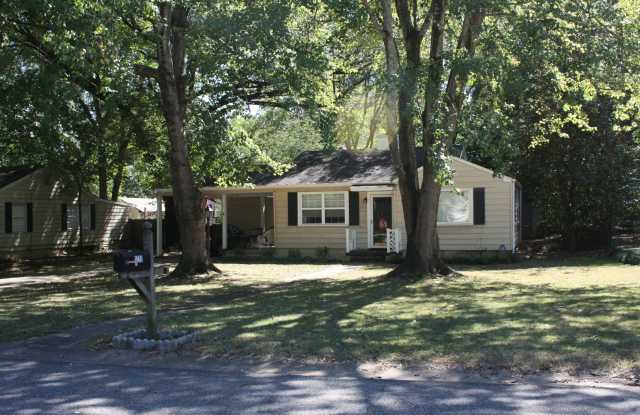 Charming Cottage situated on a nice lot in the heart of Crestline Park photos photos