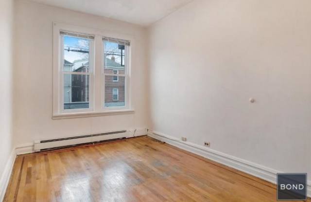 1962 Ellis Avenue Gallery 3
