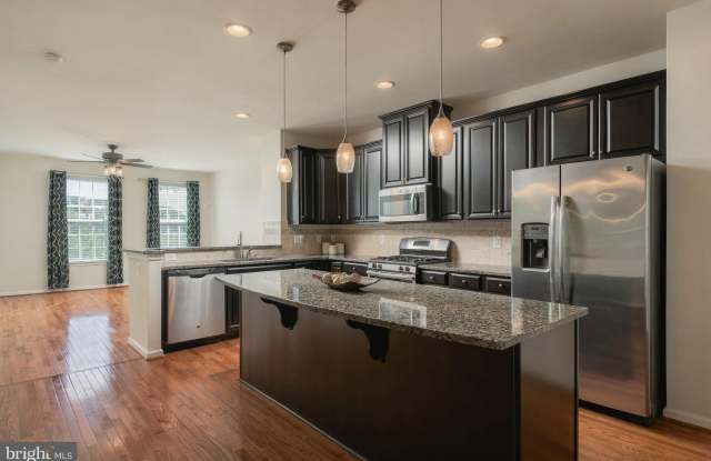 7739 MILTON Circle Gallery 2