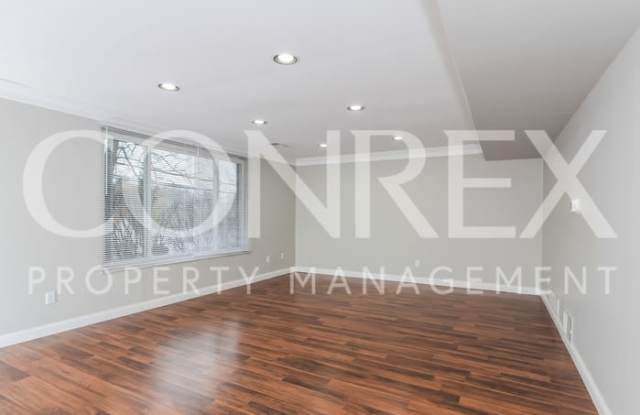 1945 1/2 Hunt Road Gallery 3