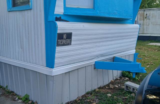 204 E Hegeler Ln photos photos